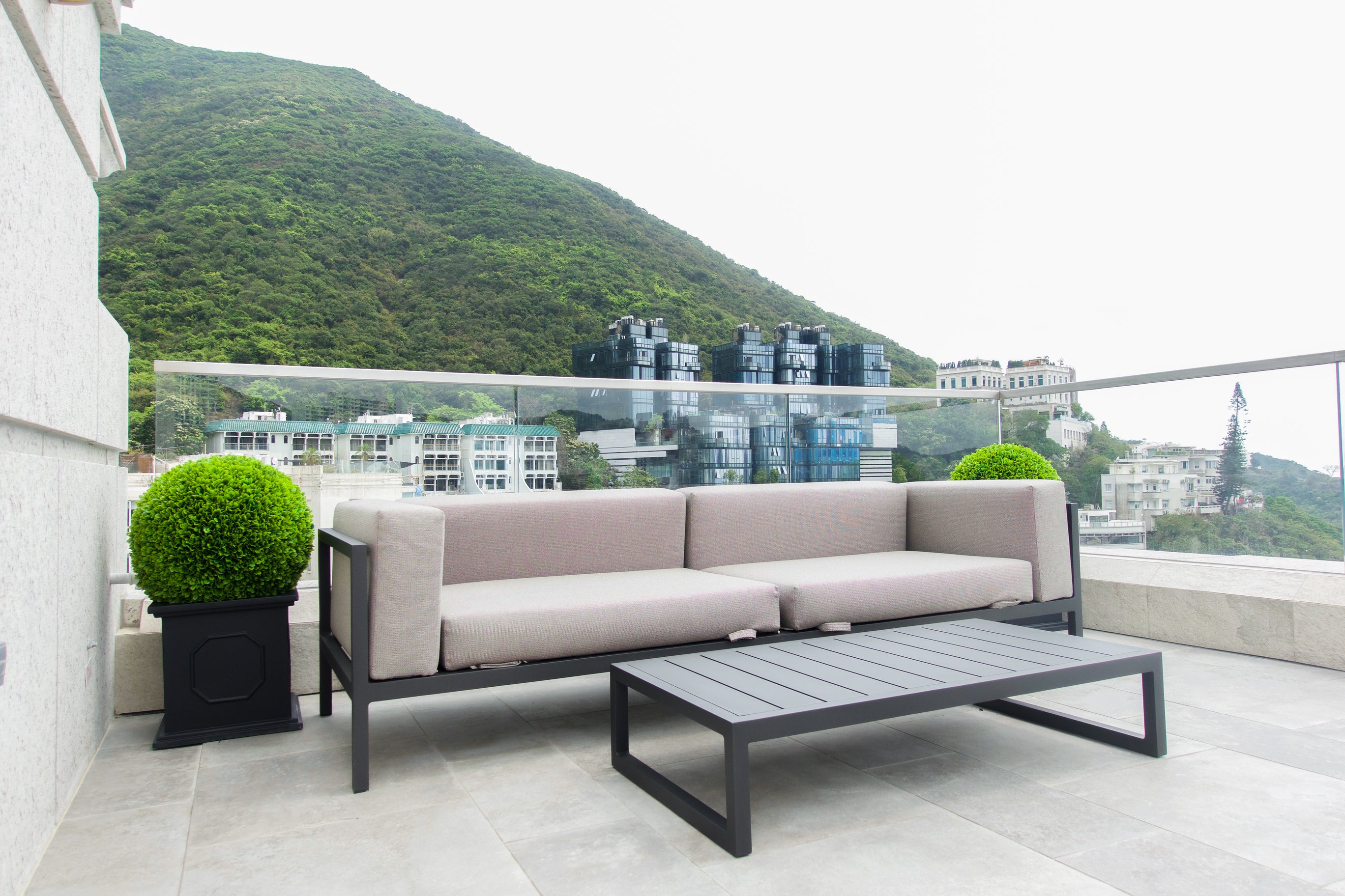 90 REPULSE BAY ROAD