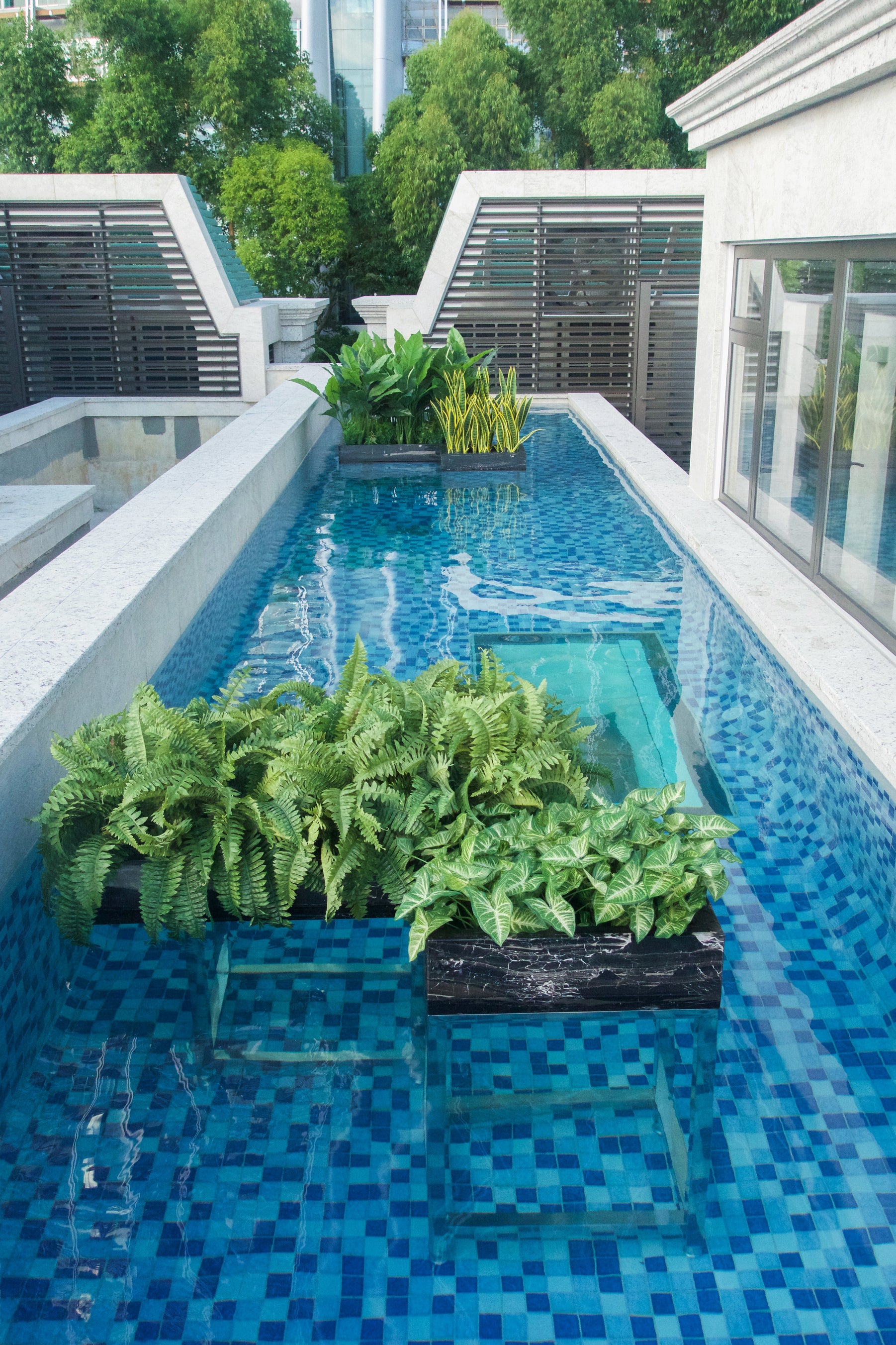 90 REPULSE BAY ROAD