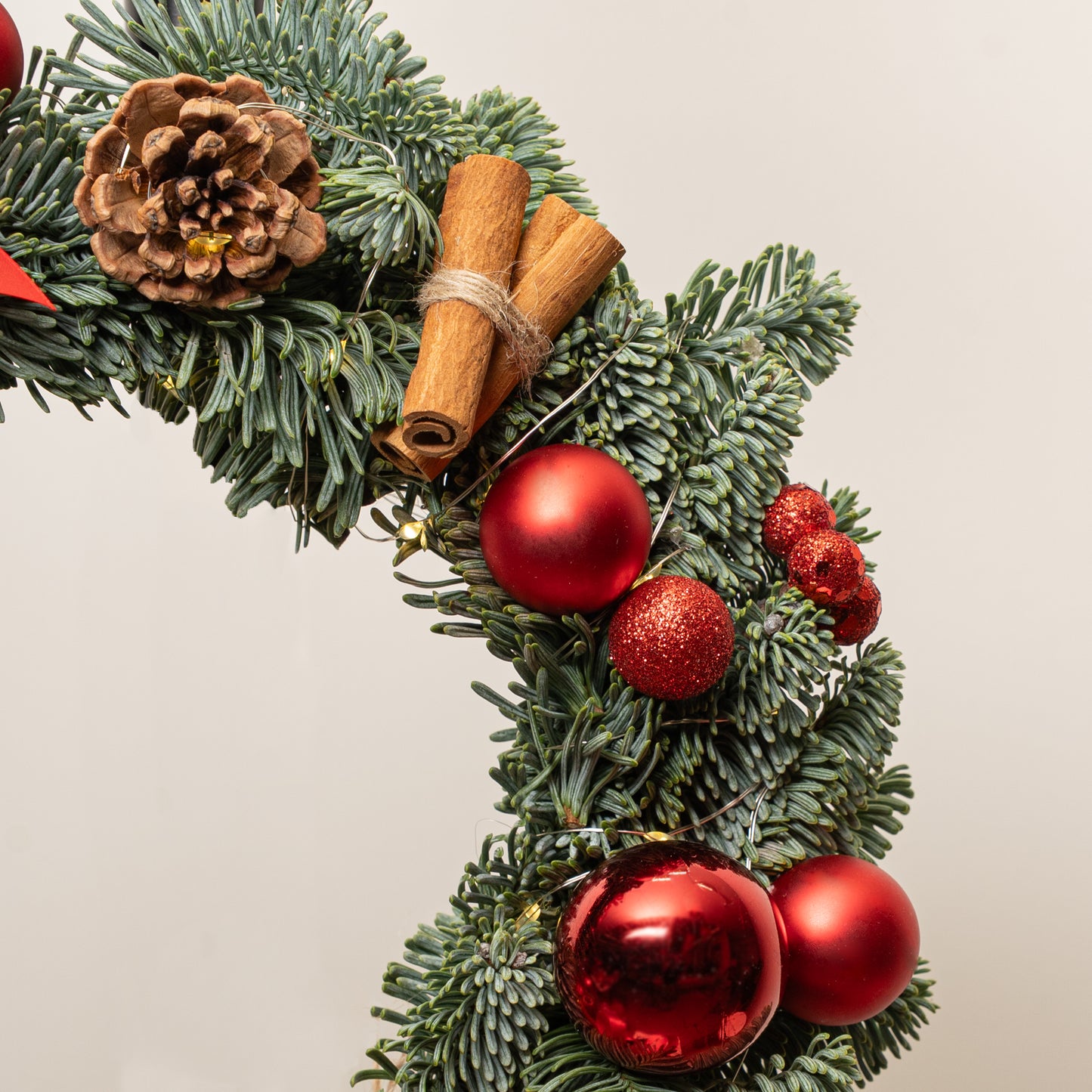 [XMAS2504] Merry Embrace - Christmas Wreath