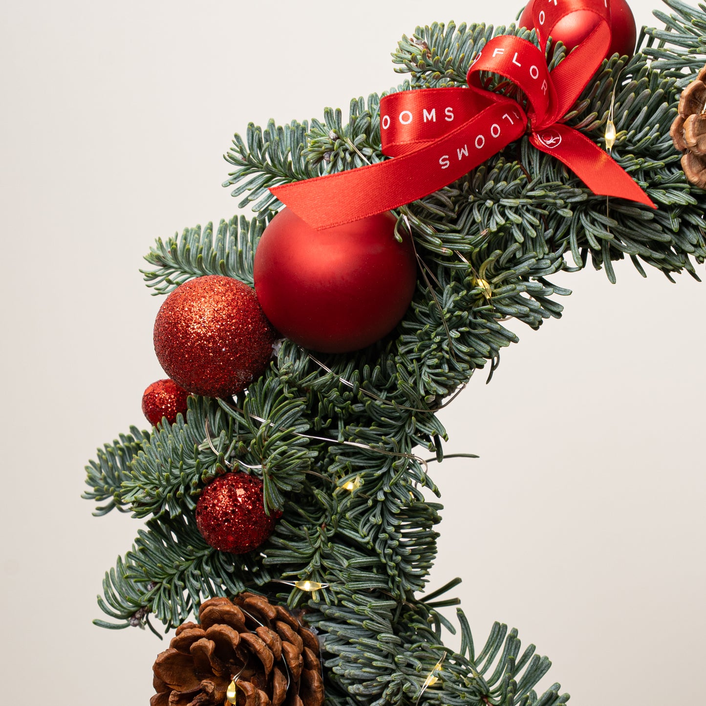 [XMAS2504] Merry Embrace - Christmas Wreath